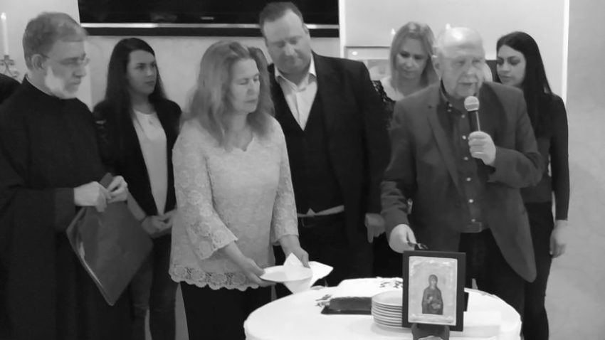 Στην πίτα του Πολιτιστικού και Εξωραϊστικού  Συλλόγου Αγ. Παρασκευής Αχαρνών