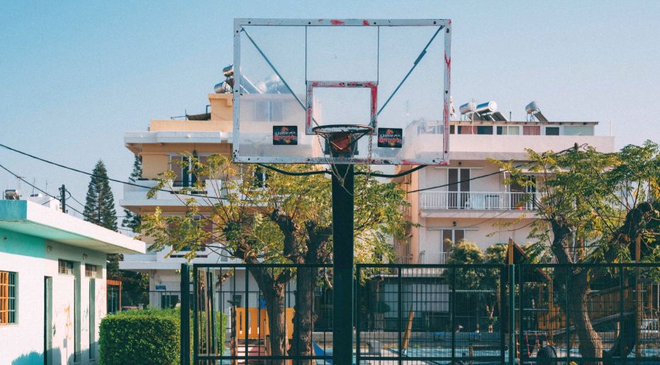 Ερώτηση για τις ελλείψεις και τα κενά στα σχολεία της πρωτοβάθμιας εκπαίδευσης στην Ανατολική Αττική