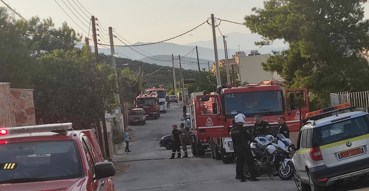 Φωτιά και στο Πέτα Κουβαρά