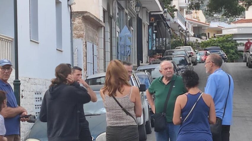 Στην Παιανία, στο πλευρό διαμαρτυρόμενων γονέων και μαθητών